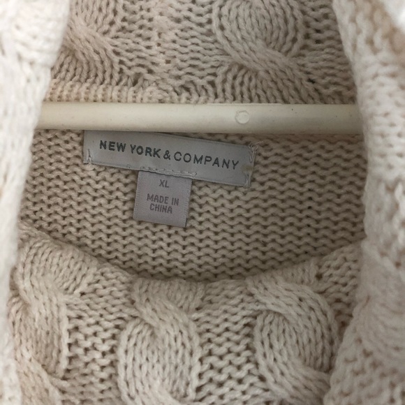 New York and Company sweater with pockets - Picture 4 of 4